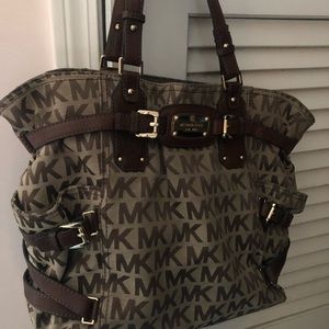 Michael Kors Signature “Gansevoort” Tote